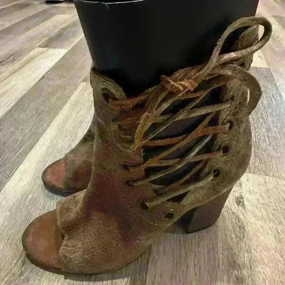 Diba True Women's Sz 7 Shoes Brown Leather Lace Up Zip Distressed Ankle Boots - Picture 9 of 14